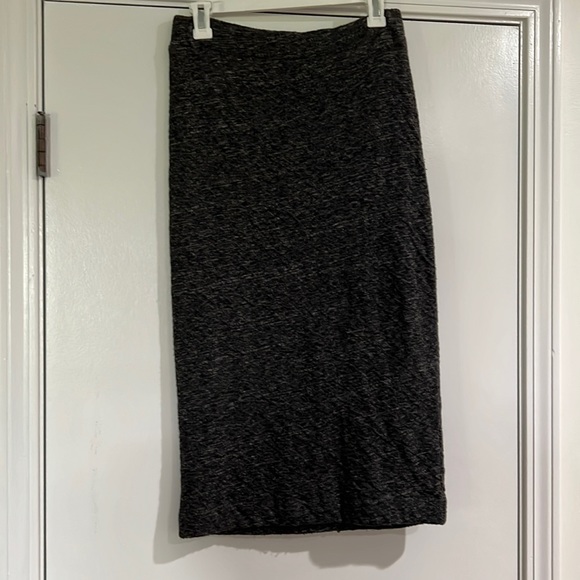 Madewell Dresses & Skirts - Madewell pencil skirt! Super stretchy-comes below the knee- makes the booty 💯!